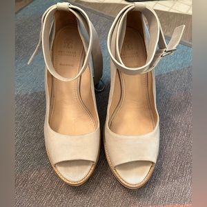 “BRUNELLO CUCCINELI” espadrille-style stacked heel. Size 41. Double ankle strap.